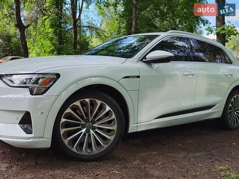 Audi e-tron 2019 VIN WA1VABGE3KB011317 фото оголошення 3 з 52