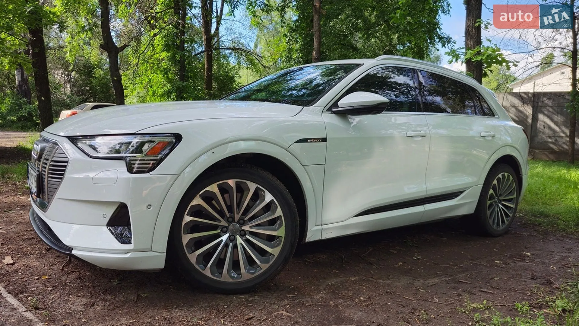 Audi e-tron 2019 VIN WA1VABGE3KB011317 фото оголошення 3 з 24