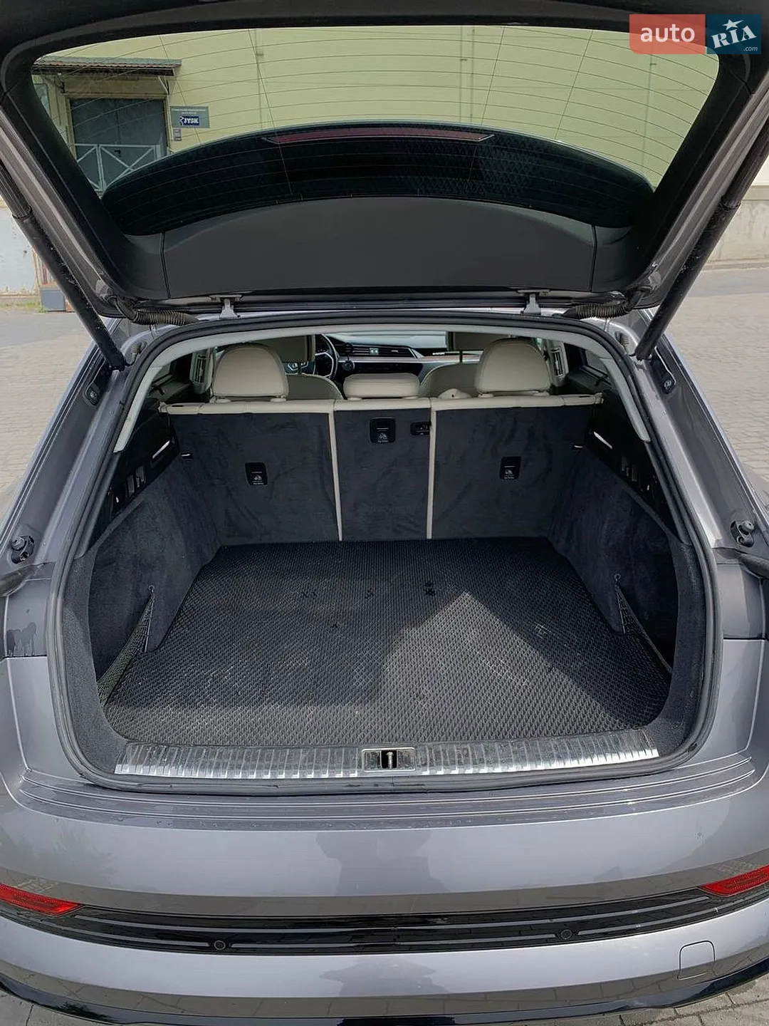 2019 Audi e-tron - мініатюра 20