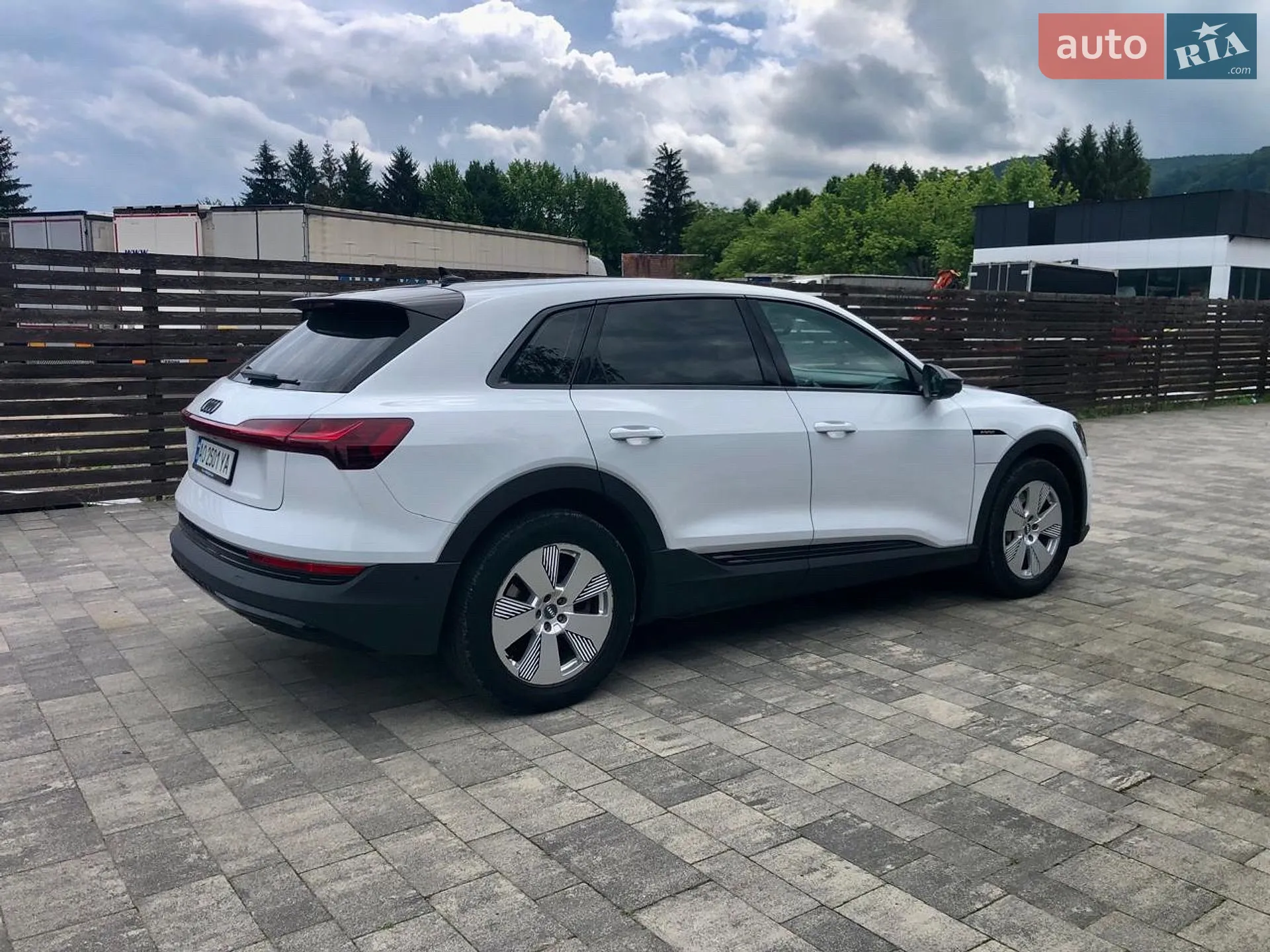 2019 Audi e-tron - мініатюра 2