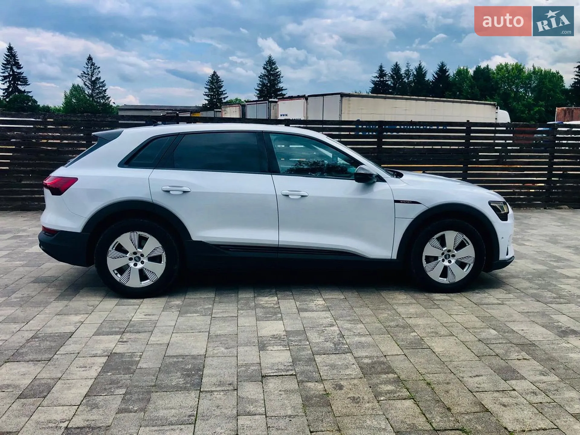 2019 Audi e-tron - мініатюра 13
