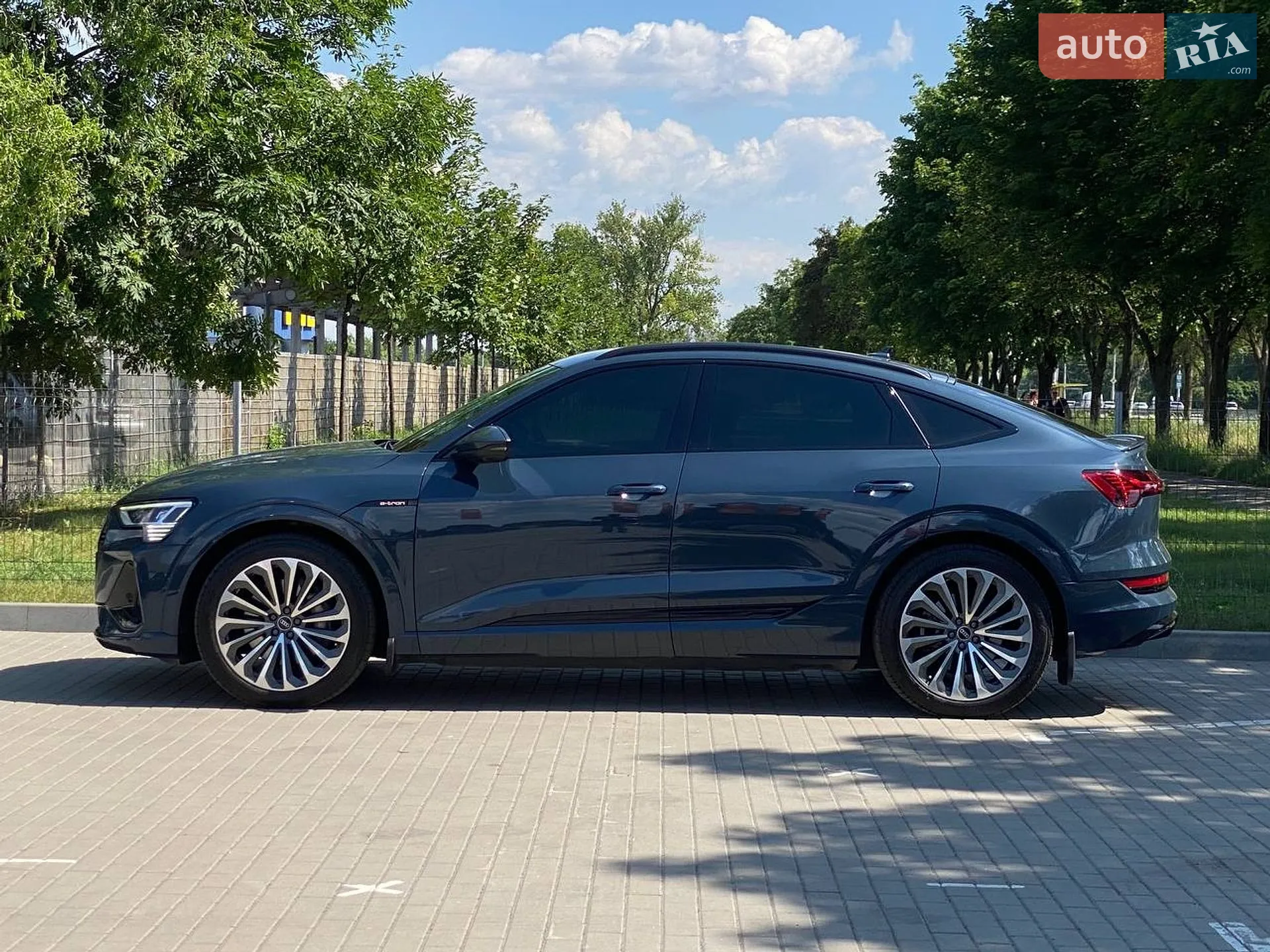 2020 Audi e-tron - мініатюра 5
