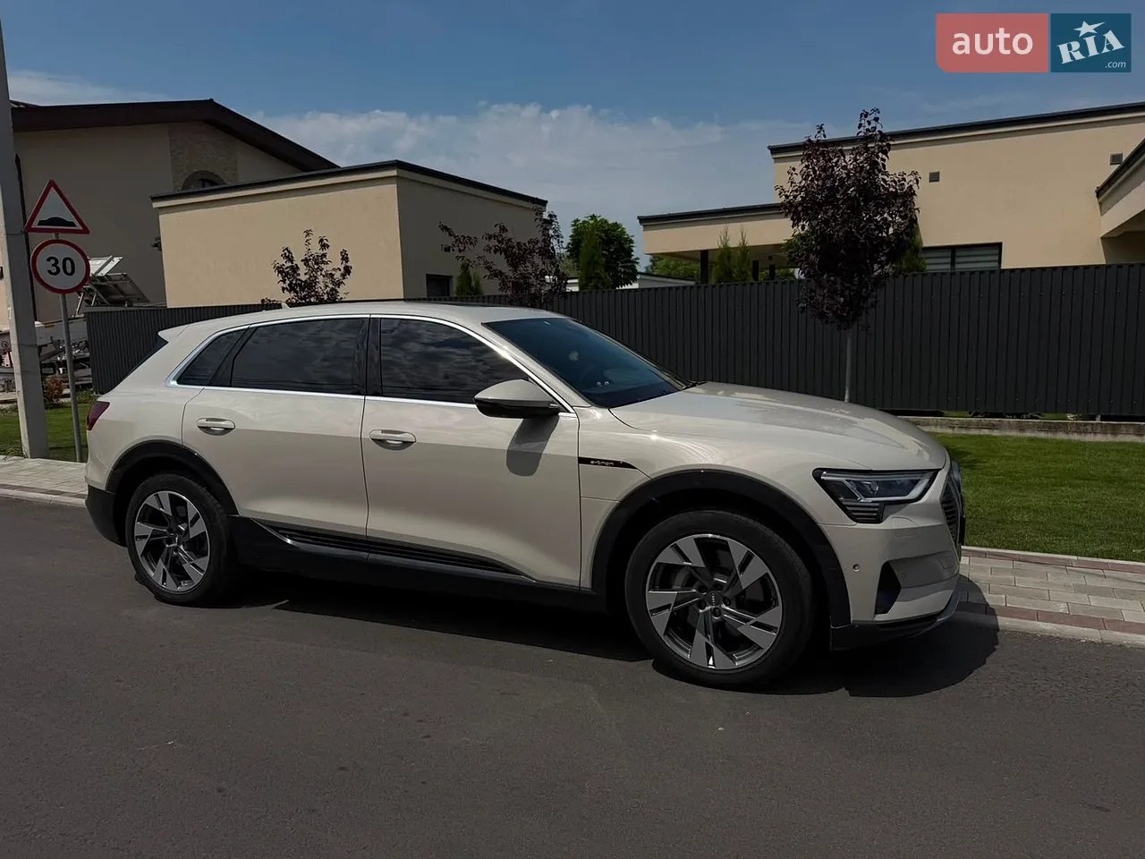 2020 Audi e-tron - мініатюра 13
