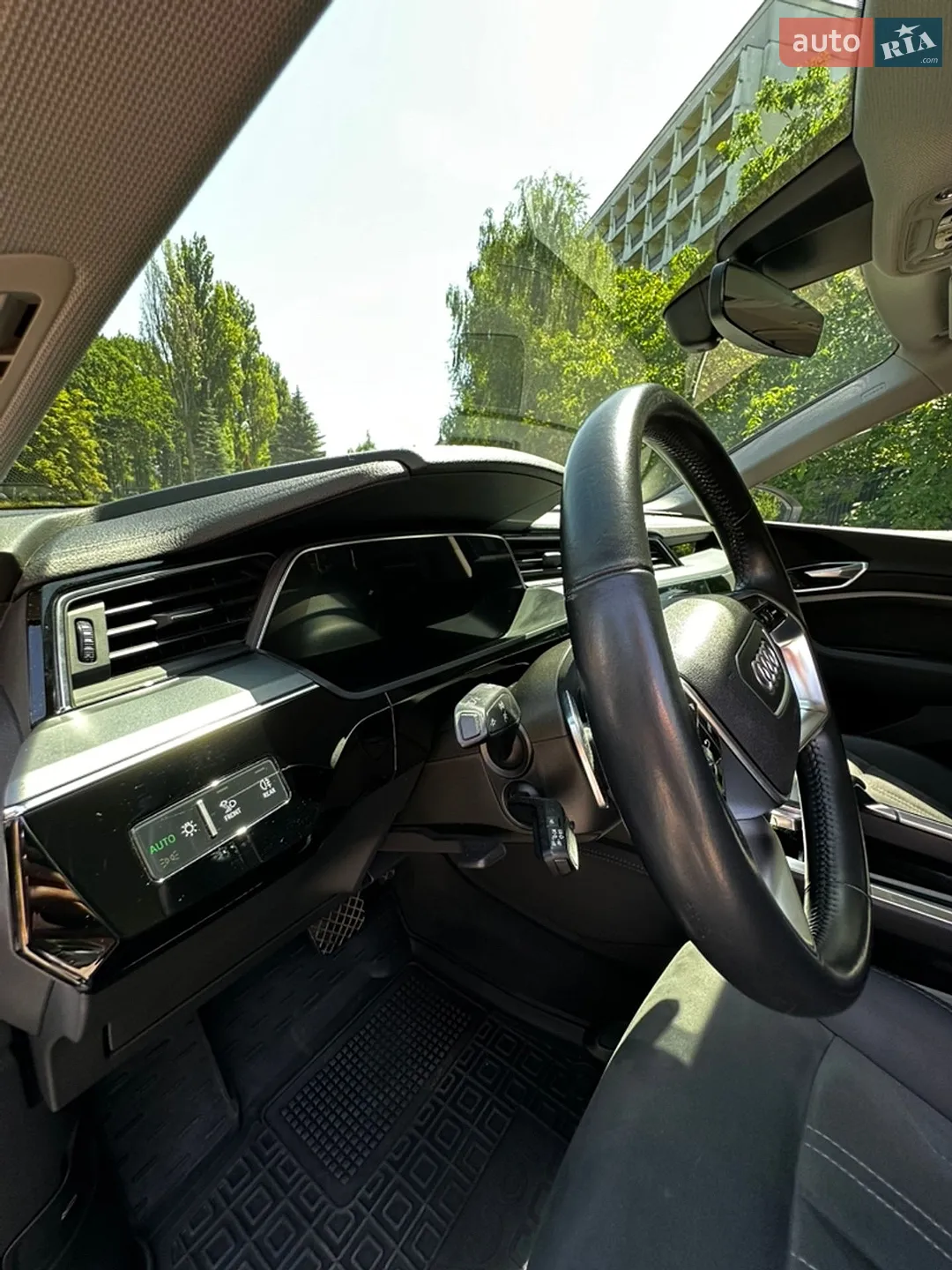 2020 Audi e-tron - мініатюра 29