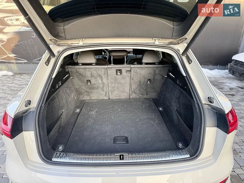 Audi e-tron 2019 VIN WA1LAAGE2KB024948 фото оголошення 24 з 114