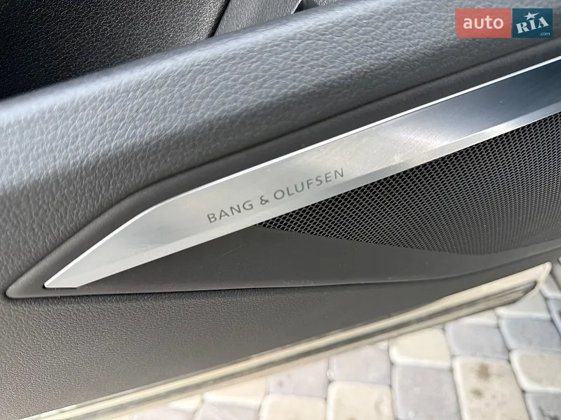 Audi e-tron 2019 VIN WA1LAAGE2KB024948 фото оголошення 28 з 114