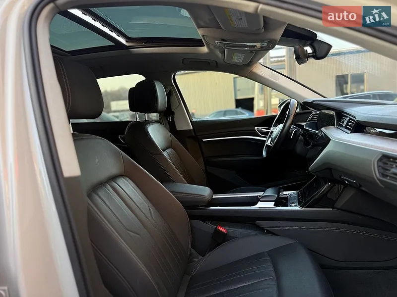 Audi e-tron 2019 VIN WA1LAAGE2KB024948 фото оголошення 54 з 114