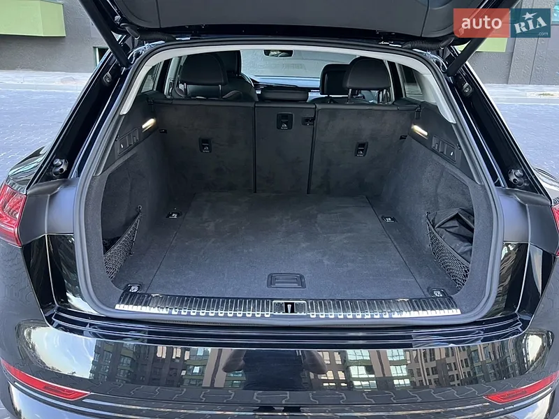 Audi e-tron 2020 VIN WA1AAAGE5MB003196 фото оголошення 14 з 72