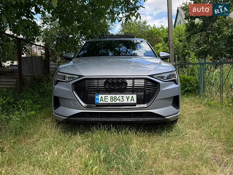 Audi e-tron 2019 VIN WA1VABGE3KB011317 фото оголошення 30 з 52