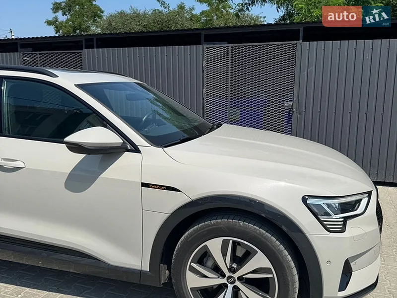 Audi e-tron 2022 VIN WAUZZZGE7NB031984 фото оголошення 3 з 52