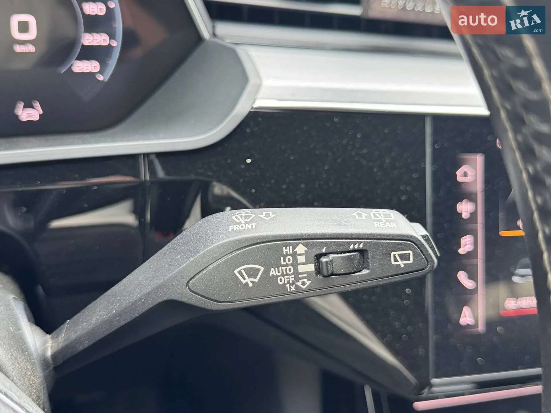 2021 Audi e-tron - мініатюра 21