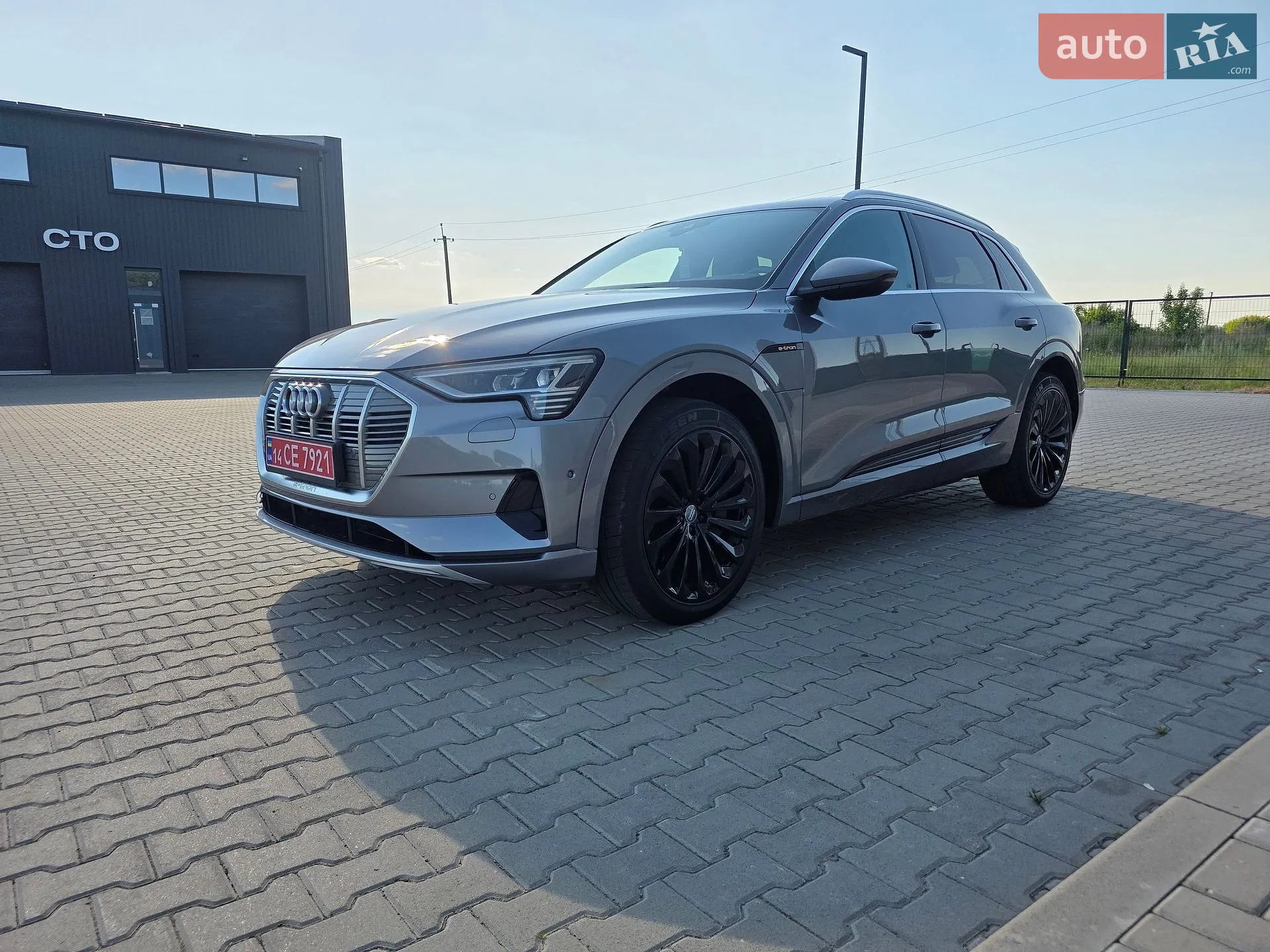 2019 Audi e-tron - мініатюра 2