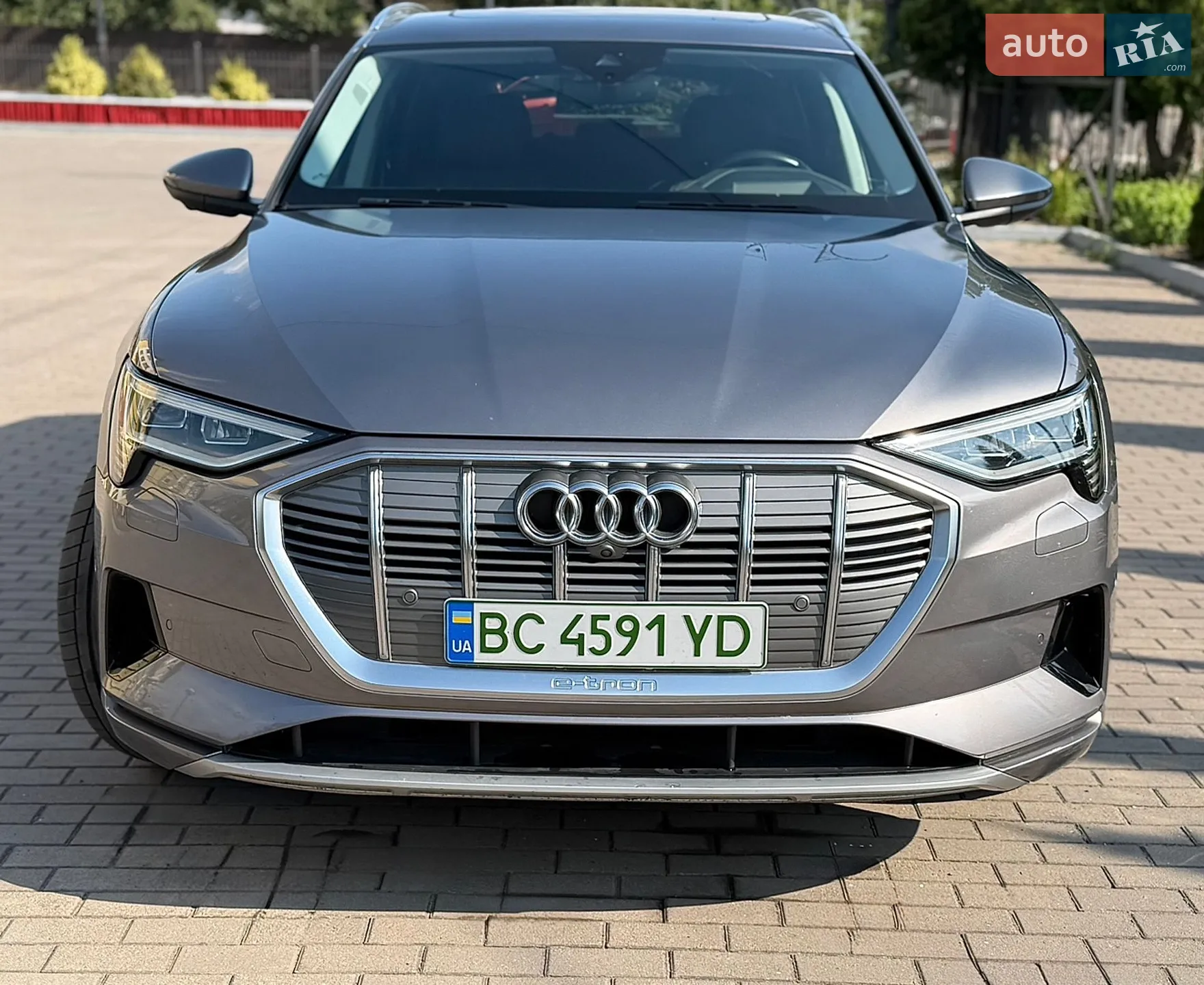2019 Audi e-tron - мініатюра 2