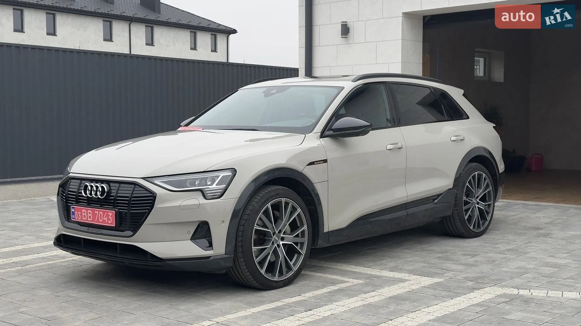 2019 Audi e-tron - фото 1