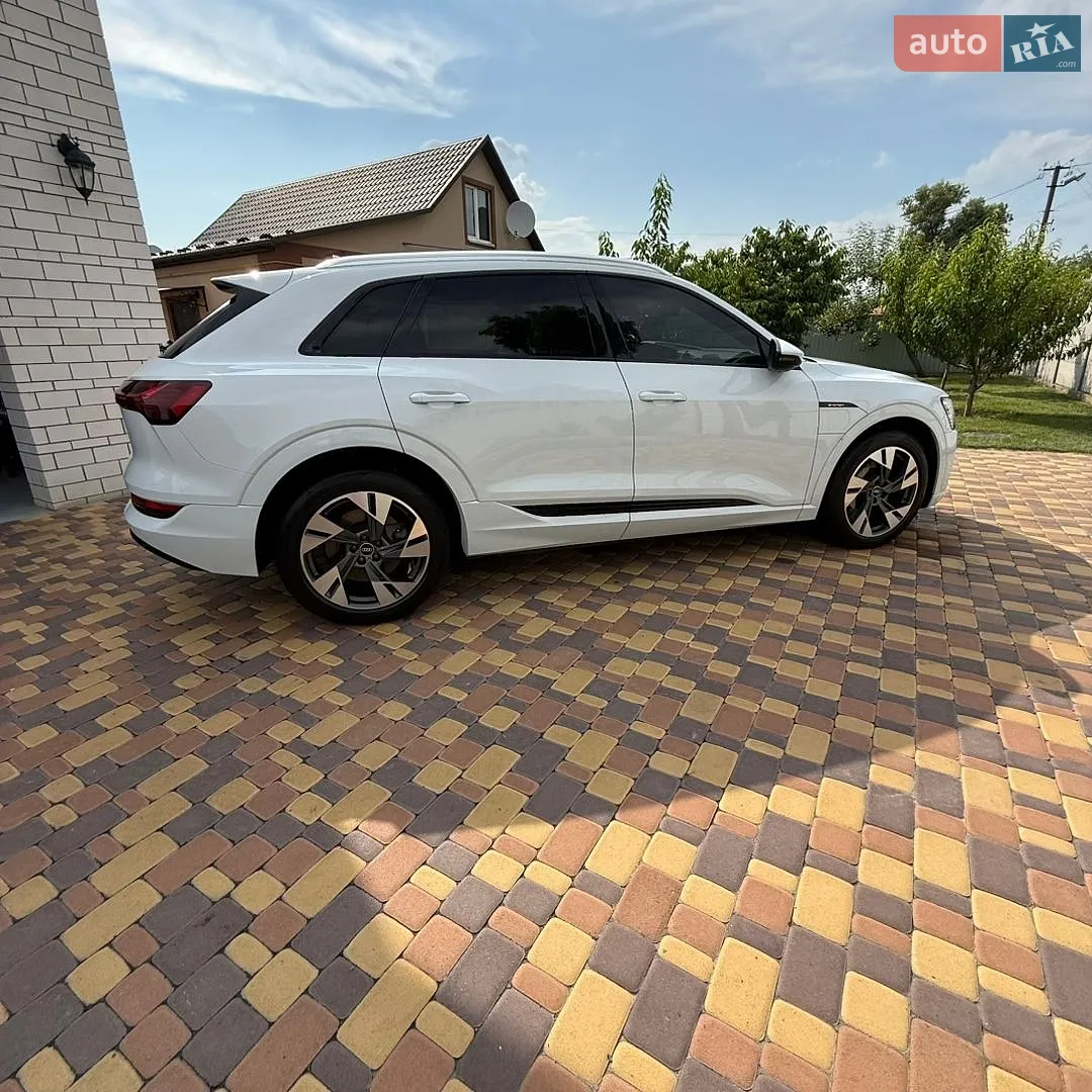 2020 Audi e-tron - мініатюра 9