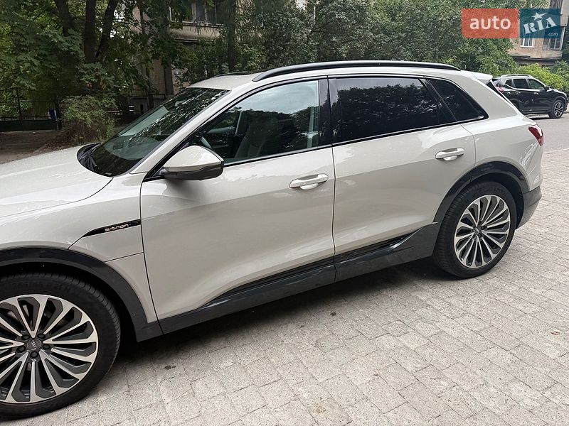 Внедорожник / Кроссовер Audi e-tron 2019 в Львове