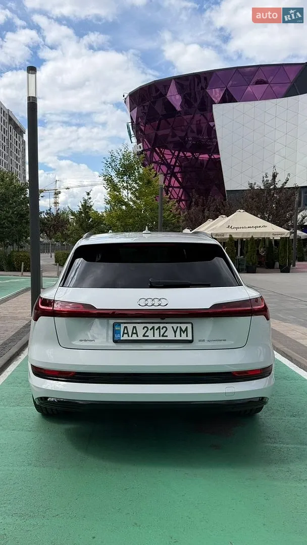 2019 Audi e-tron - мініатюра 2
