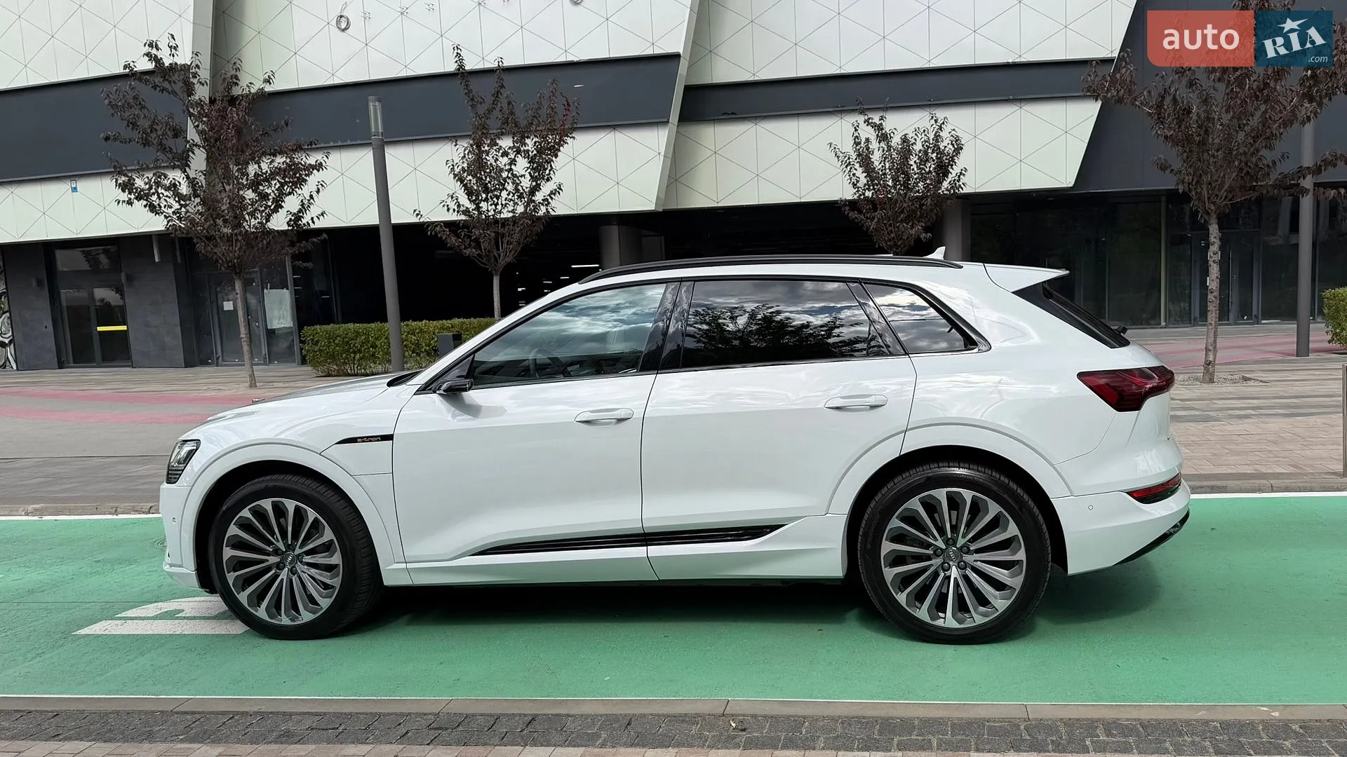 2019 Audi e-tron - мініатюра 3