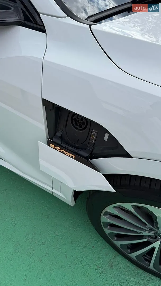2019 Audi e-tron - мініатюра 6