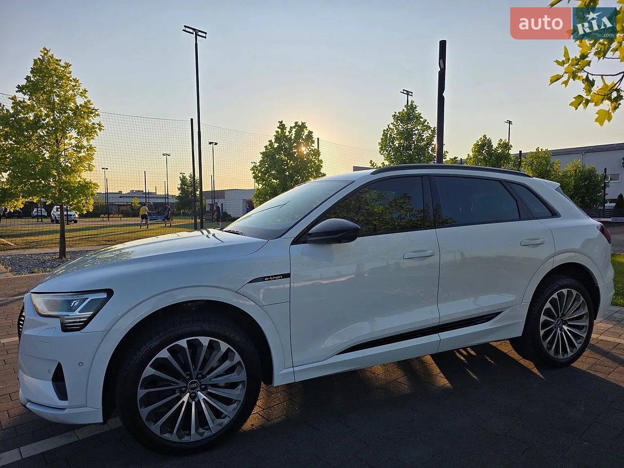 2020 Audi e-tron - мініатюра 9