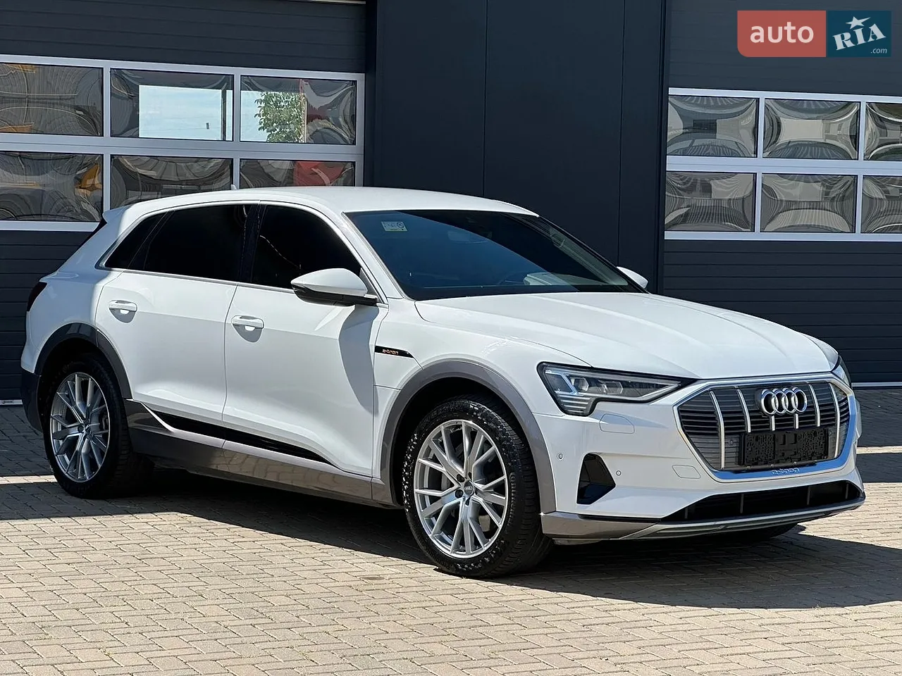 2020 Audi e-tron - мініатюра 12