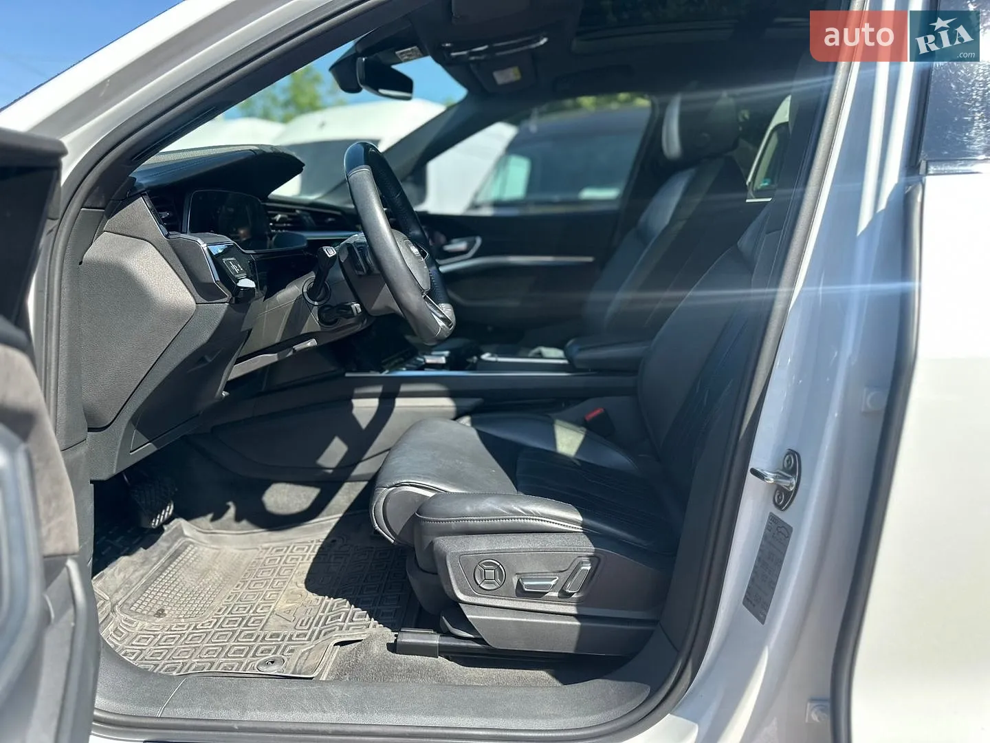 2019 Audi e-tron - мініатюра 24