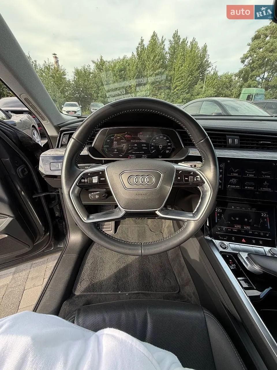 2020 Audi e-tron - мініатюра 25