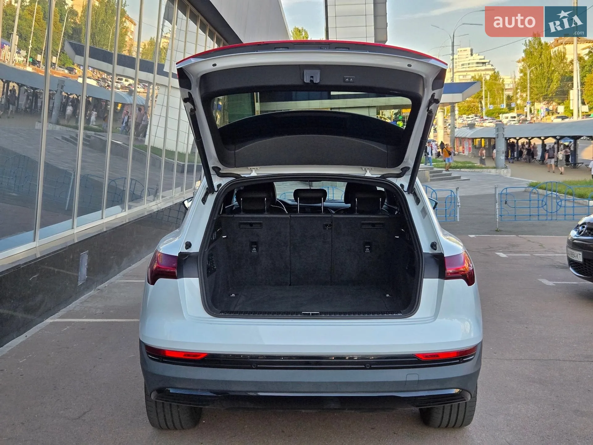 2021 Audi e-tron - мініатюра 11