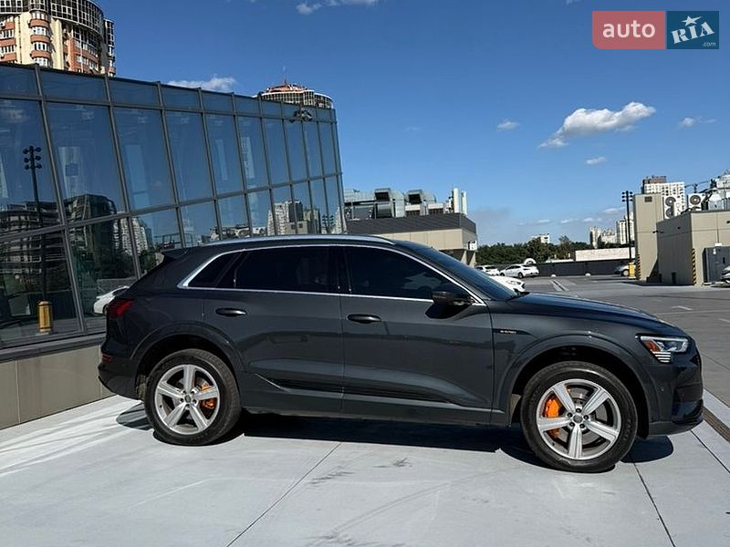 Внедорожник / Кроссовер Audi e-tron 2019 в Киеве