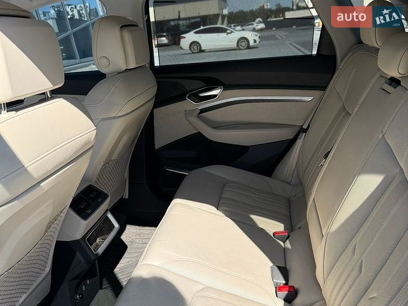 Внедорожник / Кроссовер Audi e-tron 2019 в Киеве