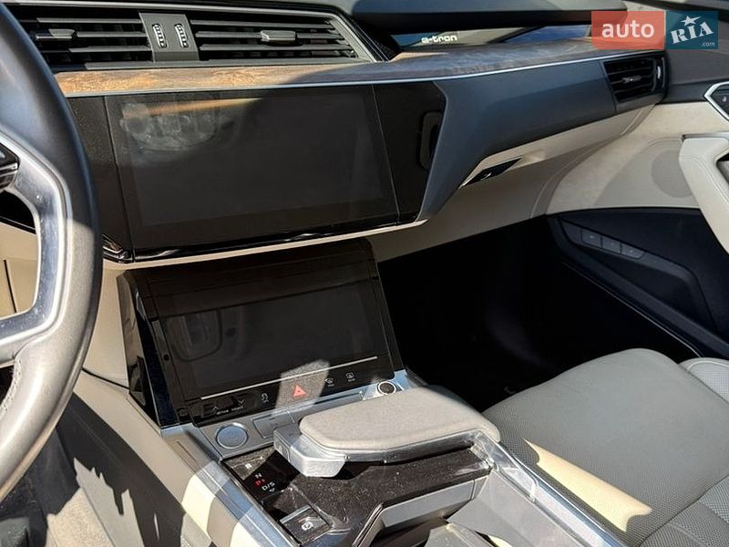 Внедорожник / Кроссовер Audi e-tron 2019 в Киеве