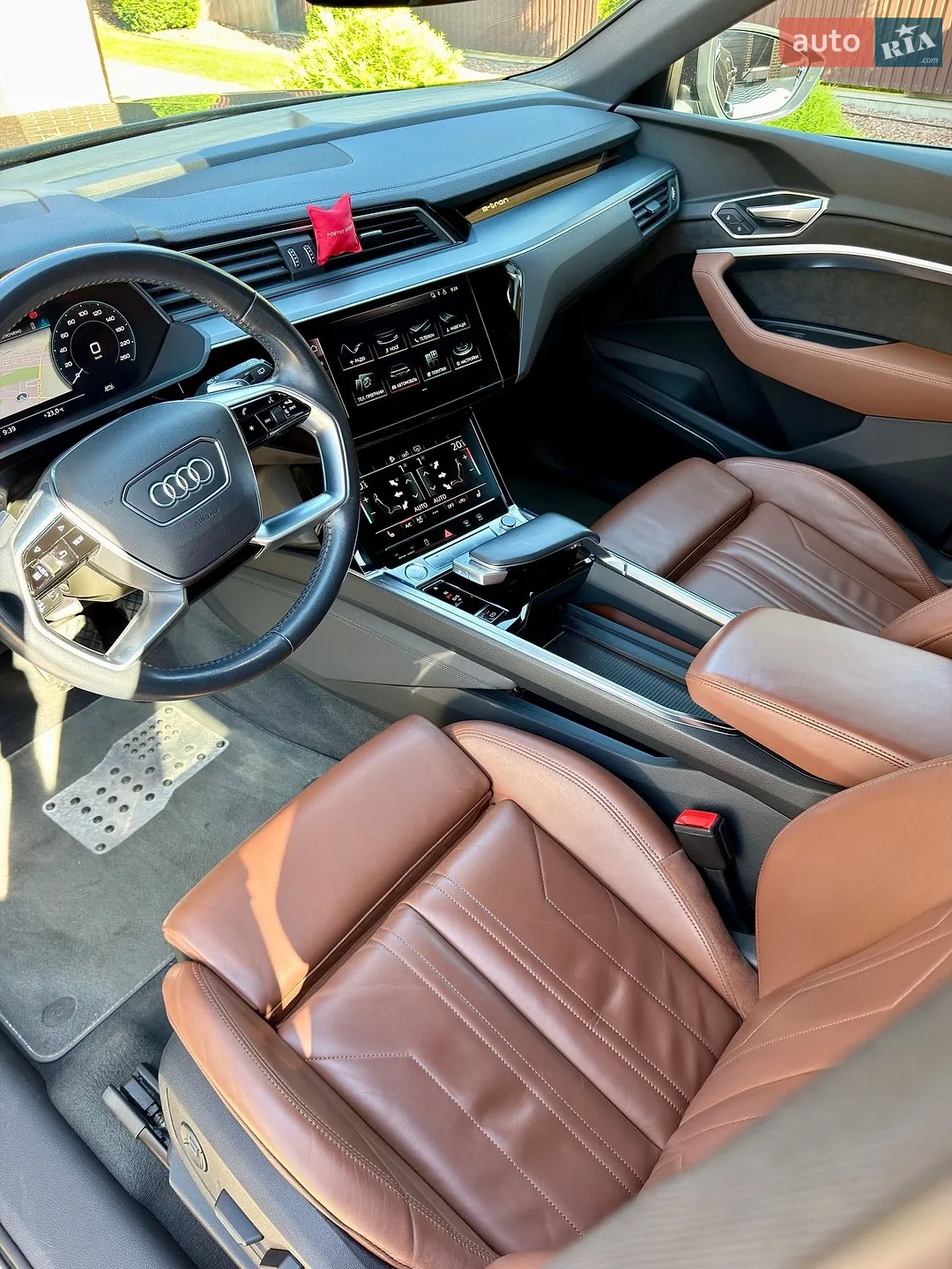 2020 Audi e-tron - мініатюра 9