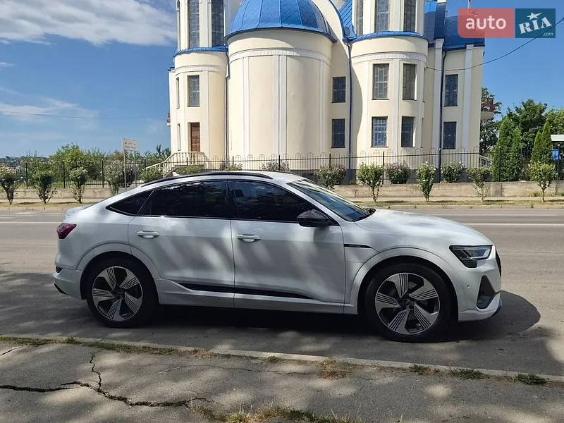 Audi e-tron
