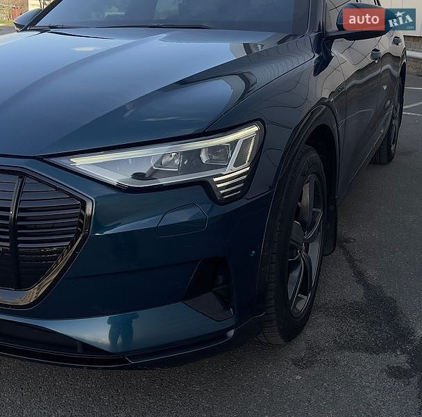 Внедорожник / Кроссовер Audi e-tron 2019 в Киеве