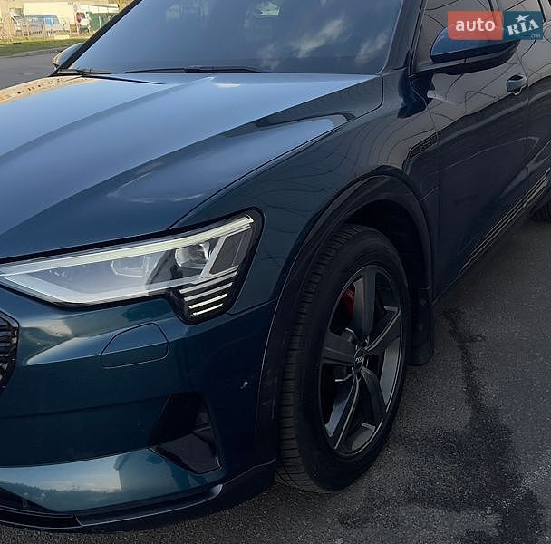 Внедорожник / Кроссовер Audi e-tron 2019 в Киеве