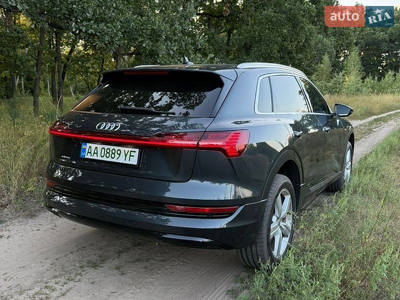 Внедорожник / Кроссовер Audi e-tron 2019 в Киеве
