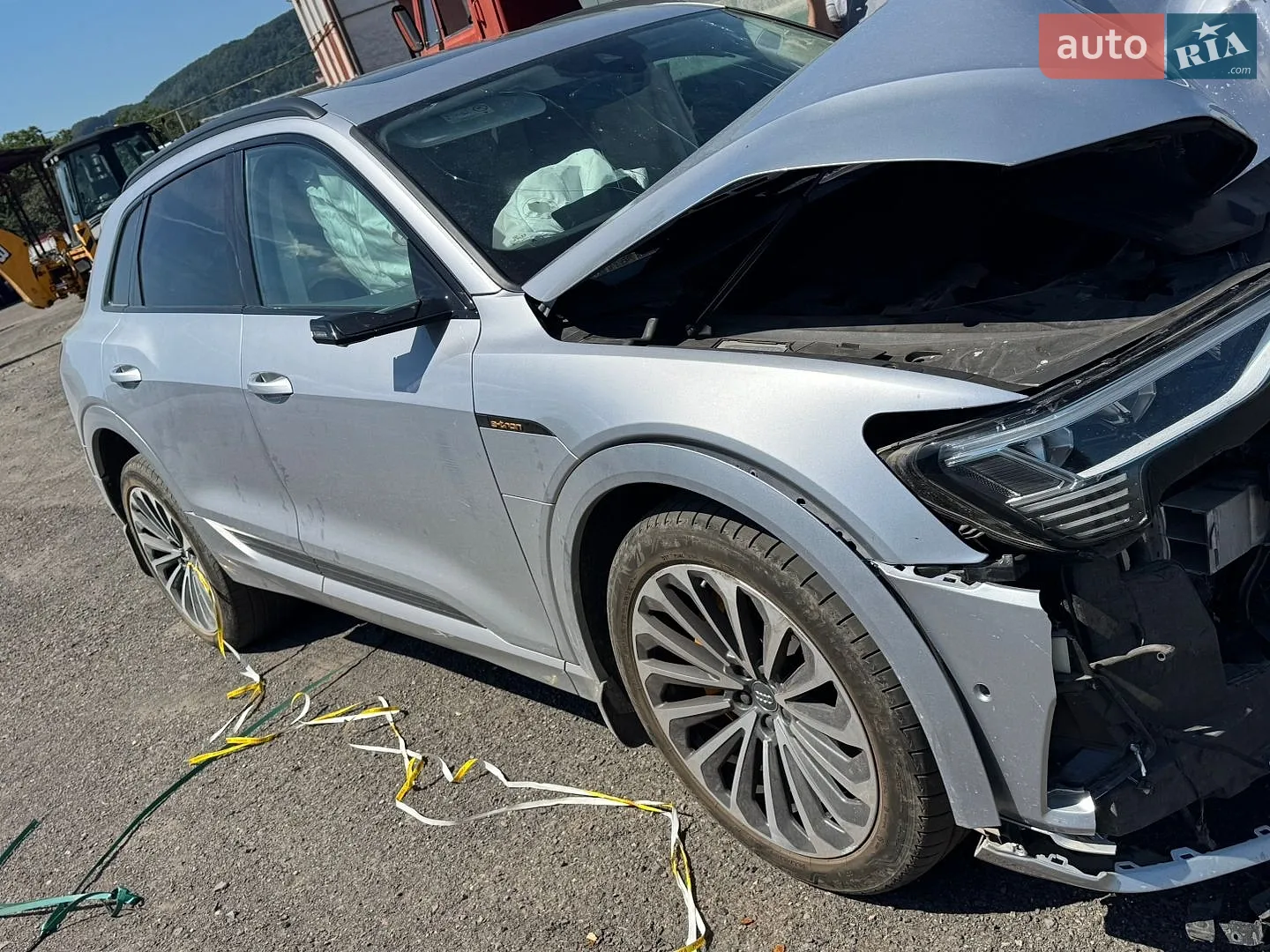 2020 Audi e-tron - мініатюра 2