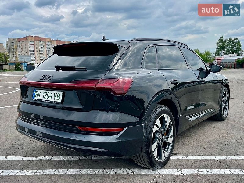 Внедорожник / Кроссовер Audi e-tron 2021 в Ровно