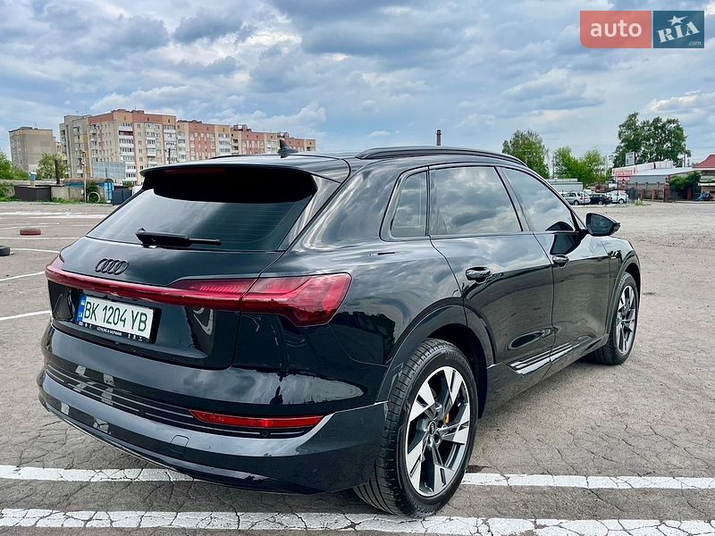 Внедорожник / Кроссовер Audi e-tron 2021 в Ровно