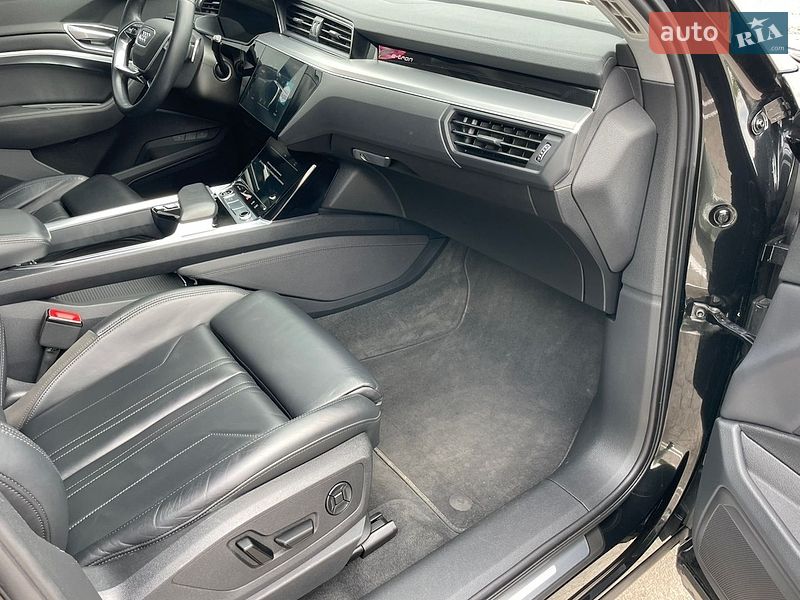 Внедорожник / Кроссовер Audi e-tron 2021 в Ровно