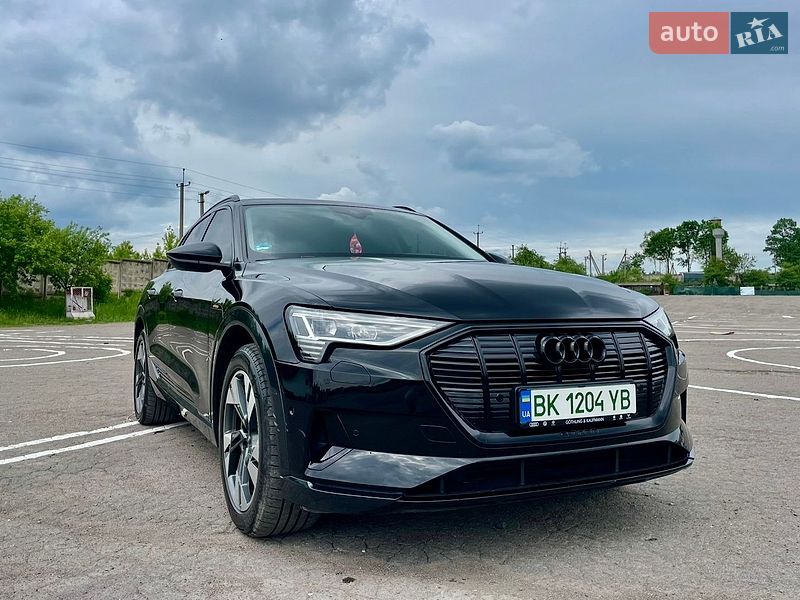 Внедорожник / Кроссовер Audi e-tron 2021 в Ровно