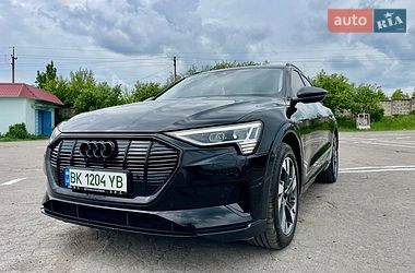 Внедорожник / Кроссовер Audi e-tron 2021 в Ровно