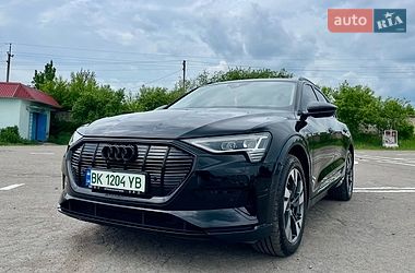 Внедорожник / Кроссовер Audi e-tron 2021 в Ровно