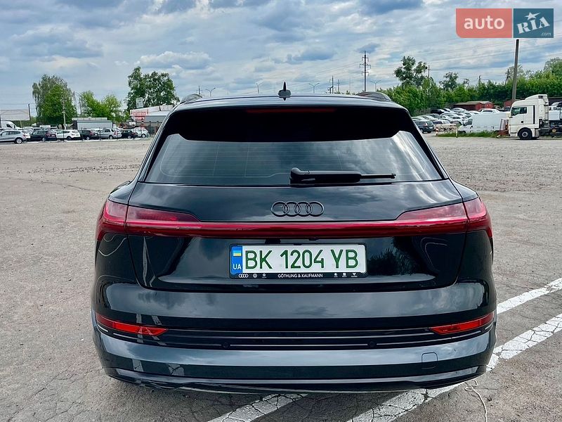 Внедорожник / Кроссовер Audi e-tron 2021 в Ровно