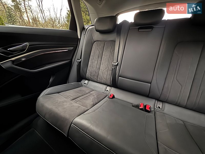 Позашляховик / Кросовер Audi e-tron 2022 в Києві