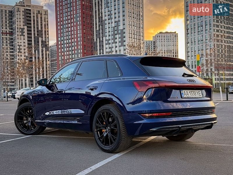 Внедорожник / Кроссовер Audi e-tron 2022 в Киеве