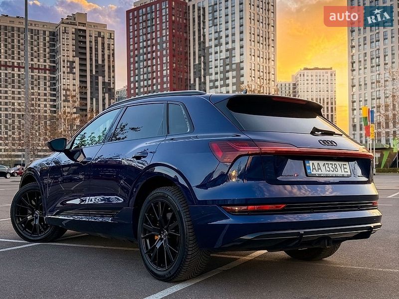 Внедорожник / Кроссовер Audi e-tron 2022 в Киеве
