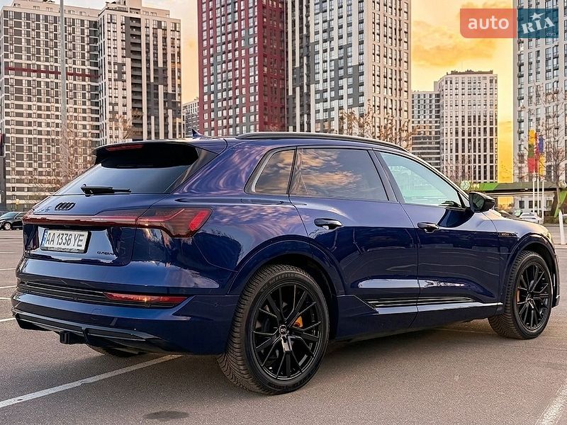 Внедорожник / Кроссовер Audi e-tron 2022 в Киеве