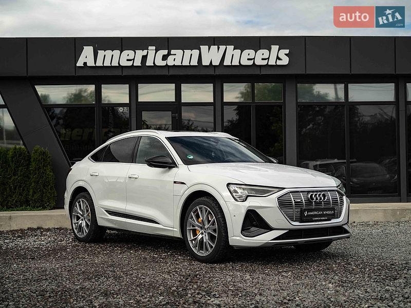 Позашляховик / Кросовер Audi e-tron 2020 в Чернівцях