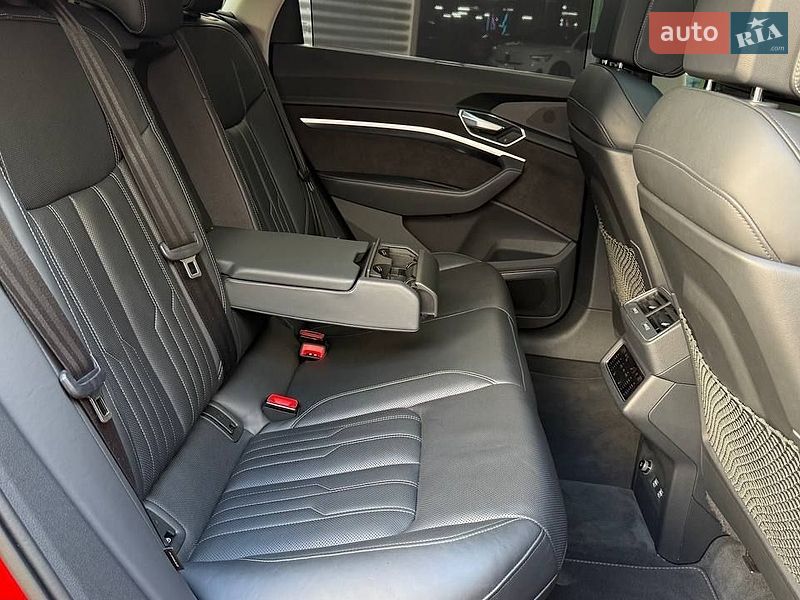 Позашляховик / Кросовер Audi e-tron 2019 в Києві фото 15 Позашляховик / Кросовер Audi e-tron 2019 в Києві